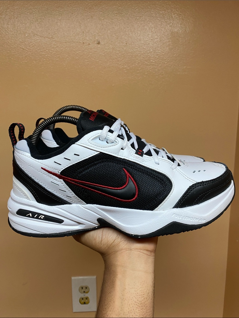 Nike Air Monarch IV Men’s Training Walking Sneakers “White Black Red” Size 8.5